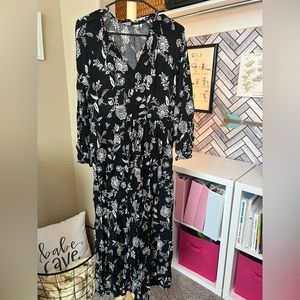 Old Navy Black and White Floral Midi Dress, Pioneer-style Size Medium